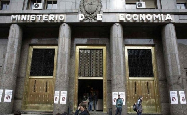 El Gobierno colocó 3,2 billones de pesos y cubrió los vencimientos de deuda