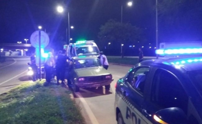 Córdoba: una embarazada no llegó al hospital y dio a luz dentro de un Renault 12