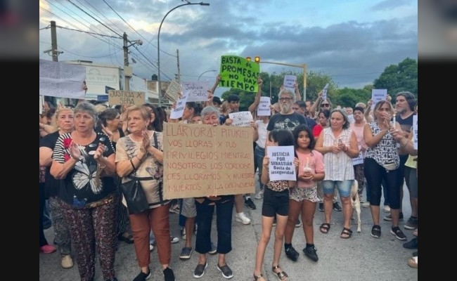 Vecinos marcharon para pedir justicia por el hombre asesinado al robarle la moto