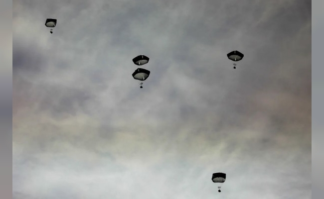 Estados Unidos realizó su primer lanzamiento aéreo de ayuda sobre Gaza