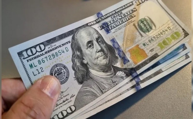 El dólar "blue" perfora el piso de los $1.000 por primera vez desde diciembre