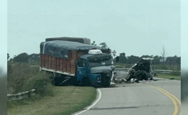 Accidente fatal:  Murió un hombre tras impactar su auto contra un camión 