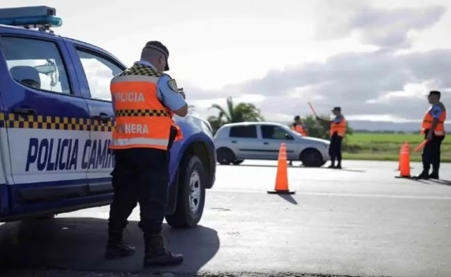 Córdoba: unos policías lo frenaron, intentó coimearlos y se llevó una sorpresa