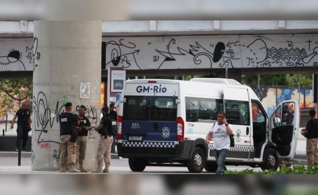 Un hombre secuestró un ómnibus en Río de Janeiro y mantuvo como rehenes a los pasajeros