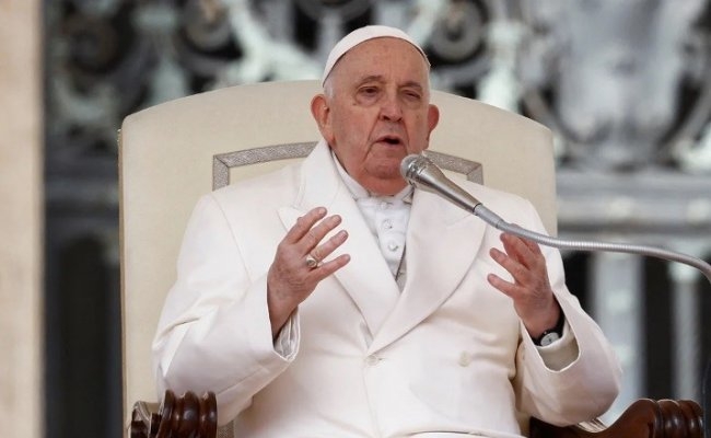 El Papa afirmó que la opción de dimitir es sólo "una hipótesis lejana"