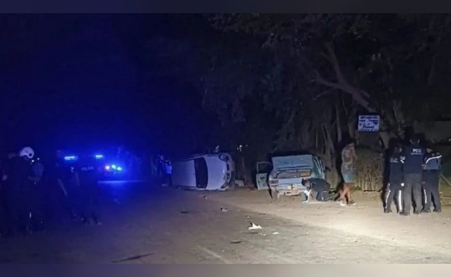 Un conductor ebrio chocó una camioneta estacionada en una banquina: dos muertos