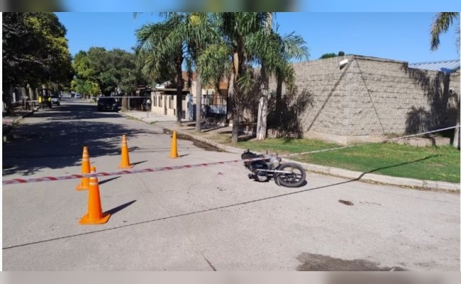 Intentaron robarle a un policía, se defendió y el motochoro huyó 10 cuadras baleado