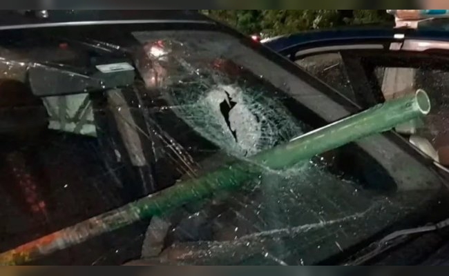 Brutal ataque en Belgrano: le tiraron un caño sobre el auto mientras manejaba hacia el trabajo