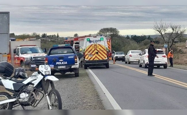 Accidente fatal: sospechan que se cruzó de carril y chocó a una motociclista