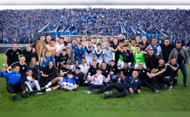 Vélez finalista de la Copa de la Liga: resistió con 10 y se impuso en los penales ante Argentinos