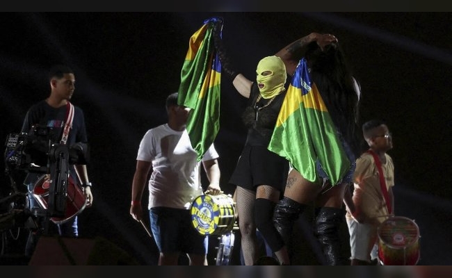 Un millón y medio de personas vieron a Madonna en la playa de Copacabana para un concierto gratuito