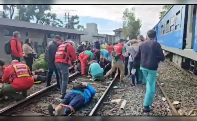 Chocaron dos formaciones de trenes en Buenos Aires: hay decenas de heridos