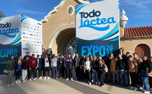 Estudiantes del CRES visitaron Todo Láctea