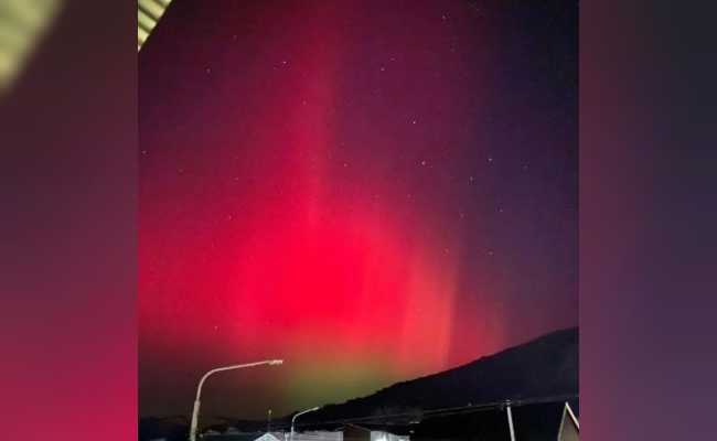 El cielo se pintó de rojo en Ushuaia por la presencia de auroras australes