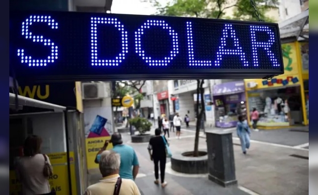 El dólar sigue subiendo: a cuánto cotizó este martes