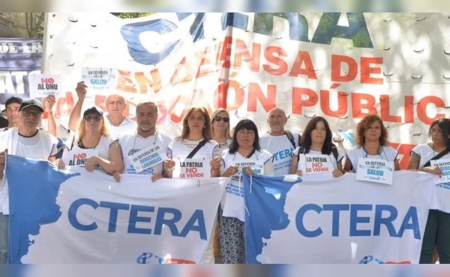 Docentes de todo el país paran este jueves y escala el conflicto con Milei por más presupuesto