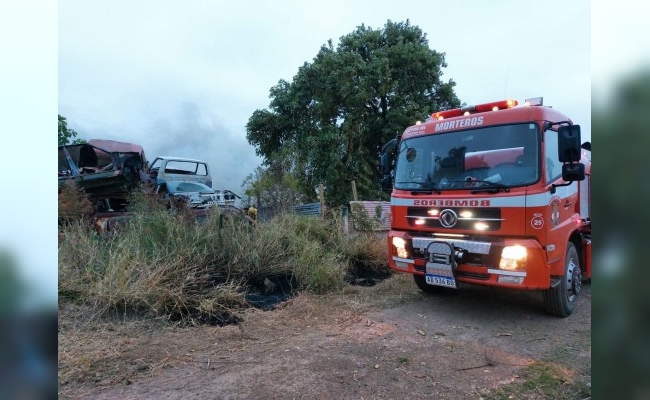 Bomberos Voluntarios de Morteros  intervino en un incendio de automóviles y autopartes