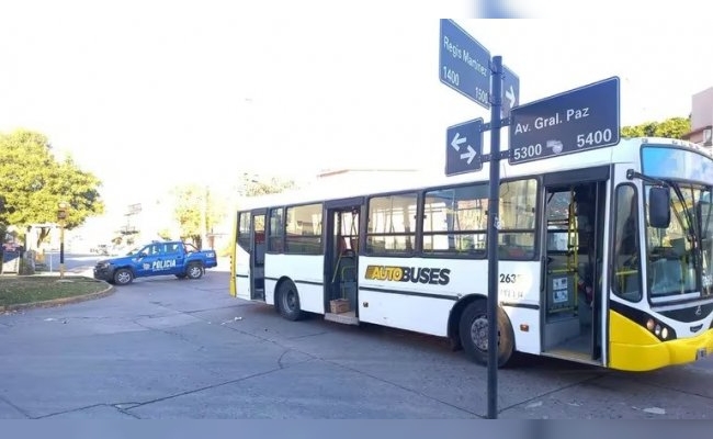 Tragedia en Santa Fe: un joven murió atropellado luego de que su mochila quedara enganchada al colectivo