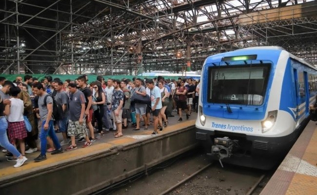 Los trenes circulan a 30 Km: demoras y cancelaciones