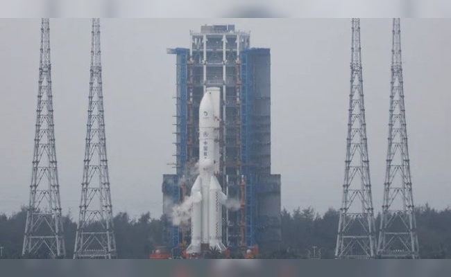 La nave espacial china Chang'e-6 aterrizó en la cara oculta de la Luna