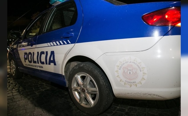 Un hombre fue detenido tras ser sorprendido en un jardín ajeno