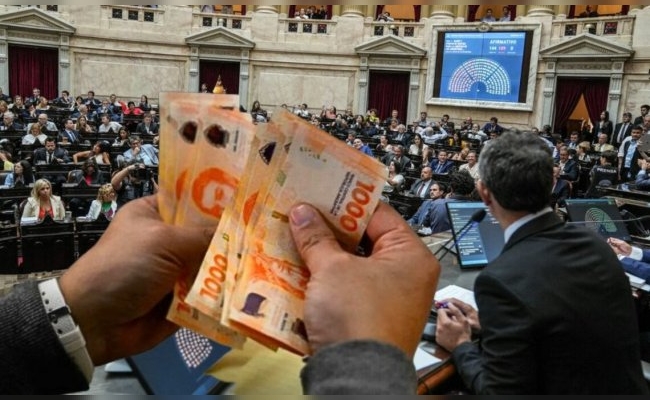 Diputados se aumentarán el sueldo un 80% en tres cuotas