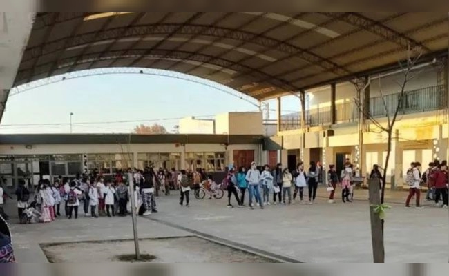 Se cayó una reja en una escuela y golpeó a ocho alumnos