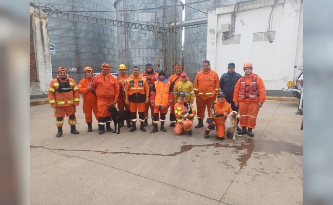 Morteros: Bomberos Voluntarios bajo entrenamiento de perros para la búsqueda de personas