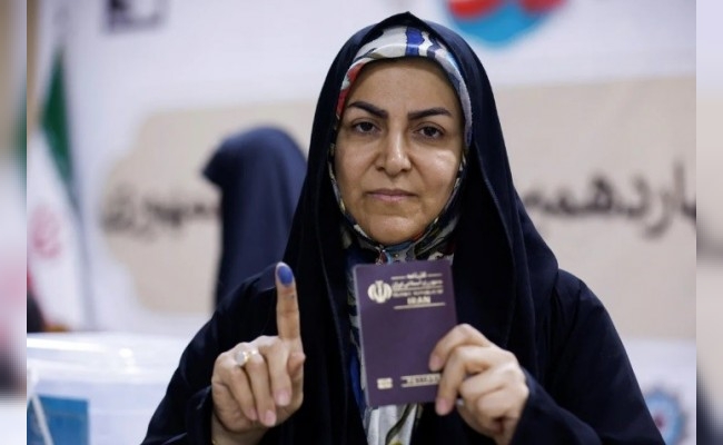 Irán comenzó a votar en unas elecciones presidenciales con opciones limitadas