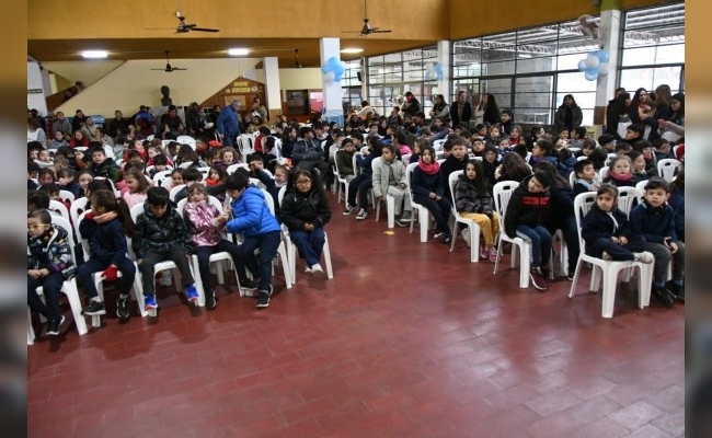 Bernarte participó en el acto por el Día de la Independencia en la escuela Rafael Núñez