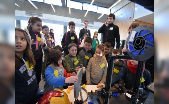 Los chicos ya disfrutan de la Escuela Tecnológica de Invierno en Tecnoteca