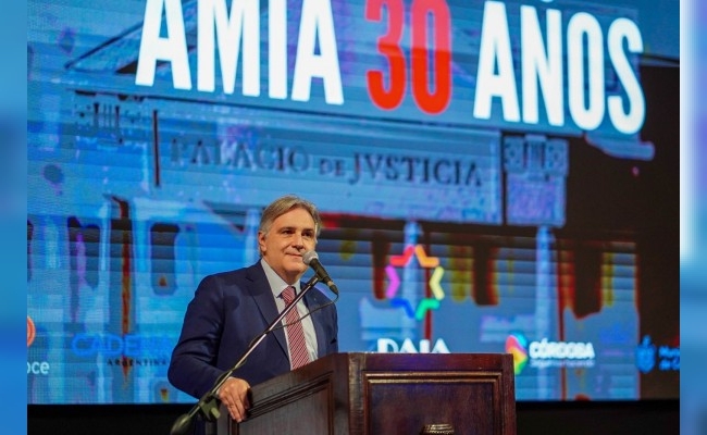 Llaryora participó de la conmemoración por el 30 aniversario del atentado a la AMIA