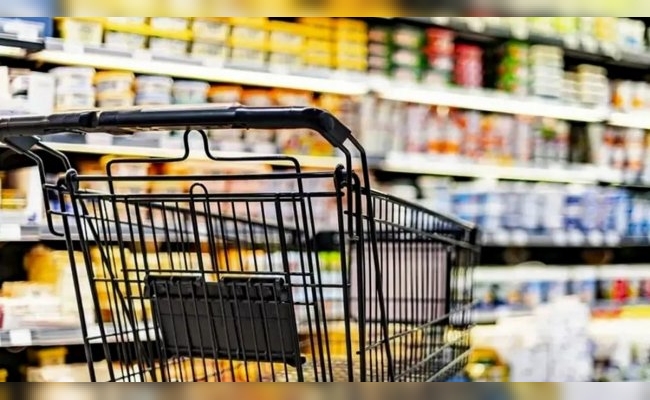 La caída del consumo en supermercados y autoservicios se profundizó en junio: 12,5% interanual