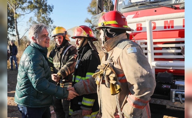 Cerro Champaquí: Llaryora sobrevoló el área afectada por el fuego