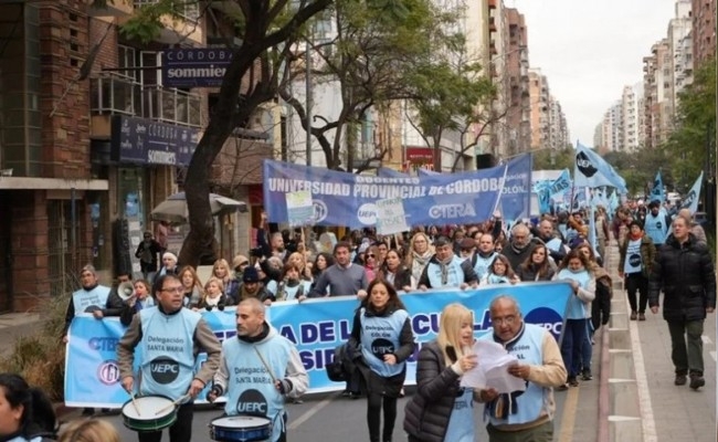 UEPC acata la conciliación y el Gobierno garantiza el reinicio de clases