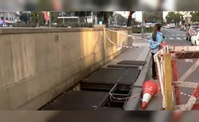 Horror en el Obelisco: cedió la tapa de una boca de ventilación de un garaje, cayó y murió