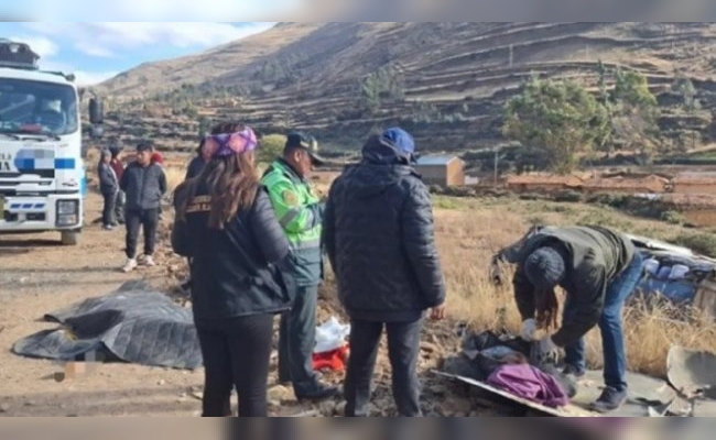 Se desbarrancó un micro que llevaba una orquesta folklórica en Perú: murieron nueve personas