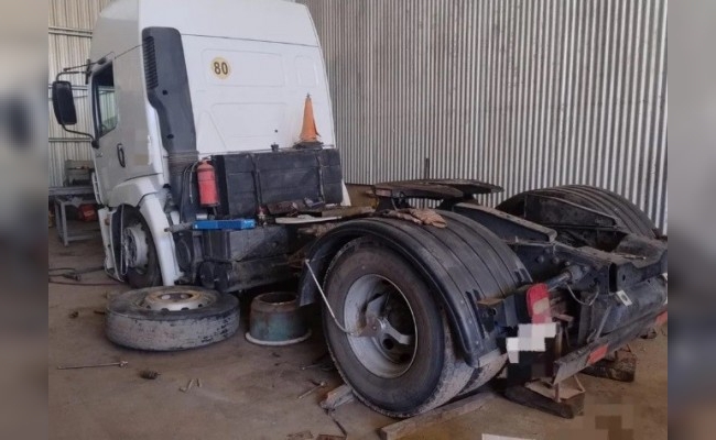 Córdoba: falleció mientras reparaba un camión y cedió el gato hidráulico