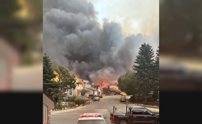 Canadá: incendio forestal destruye la turística ciudad de Jasper