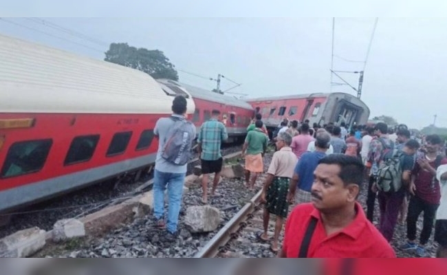 India: dos muertos y 20 heridos al descarrilar un tren de pasajeros