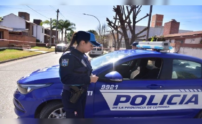 Junto a signos nazi y seis balas, encontraron muerta a una mujer de 74 años en Córdoba