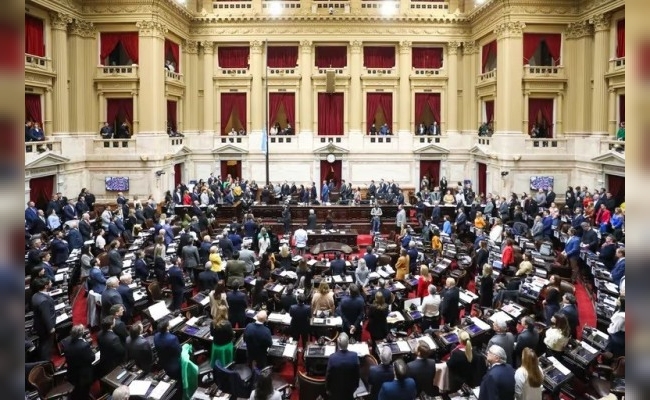 El oficialismo consiguió quórum y Diputados trata la Ley Finocchiaro que obliga a las escuelas a abrir los días de paro