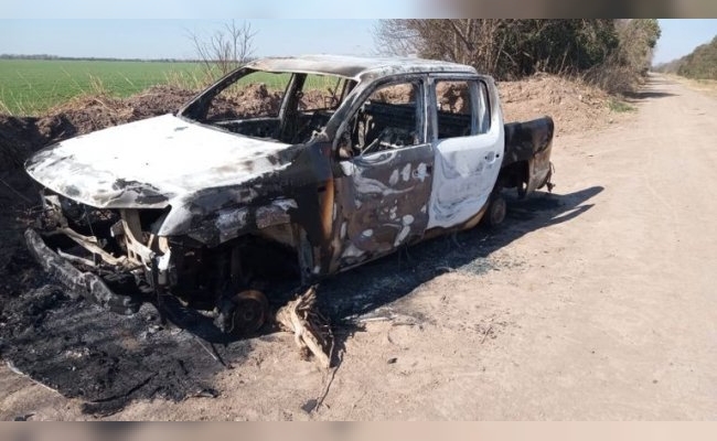 Hallaron camioneta quemada en zona rural de Josefina