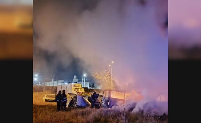 Se incendió un depósito de la Municipalidad de Córdoba y más de 10 autos sufrieron daños