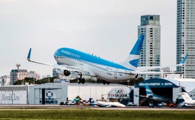 Por asambleas gremiales, Aerolíneas Argentinas reprograma vuelos internacionales y de cabotaje