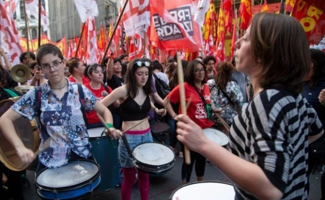 Marcha contra el veto a la movilidad jubilatoria desde Congreso a Plaza de Mayo