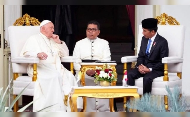 El Papa visitó el Palacio Presidencial en Indonesia y pronunció su primer discurso