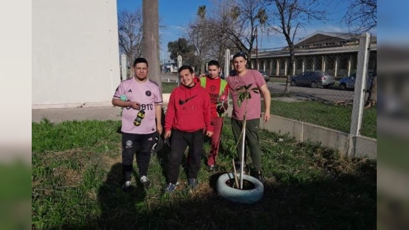 El vivero inclusivo de Frontera visitó la Escuela Nº 329