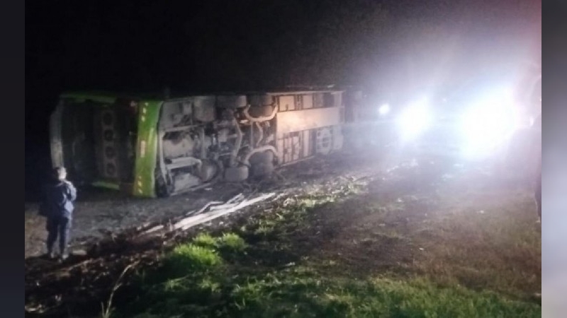 Cuatro muertos y 28 heridos en choque y vuelco de un colectivo que partió de Jujuy a Córdoba