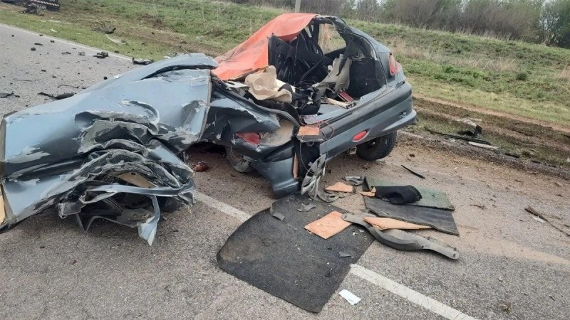 Terrible choque frontal en el sur de Córdoba: murió un chico de 16 años que manejaba un auto